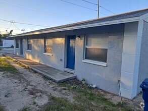 Building Photo - Super Clean 2 bedroom 1 bath