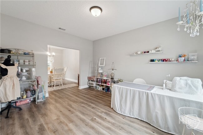 Building Photo - 601 Meloney Dr