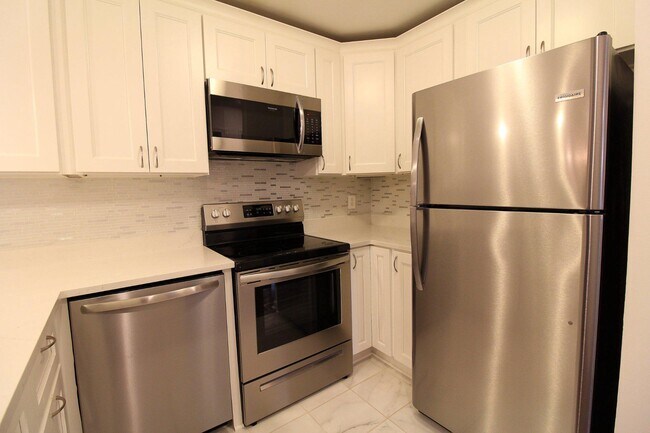 Building Photo - 102 Chesterfield Ln