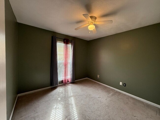 Building Photo - Charming Open-Concept Home in LaVergne