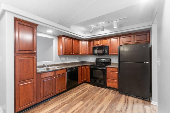 Building Photo - 305 Spring Valley Ln