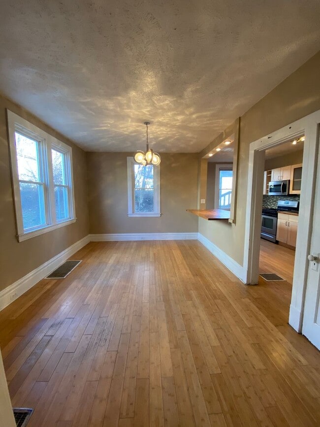 Building Photo - Now showing, Updated 3BR 2 Full Bath house...