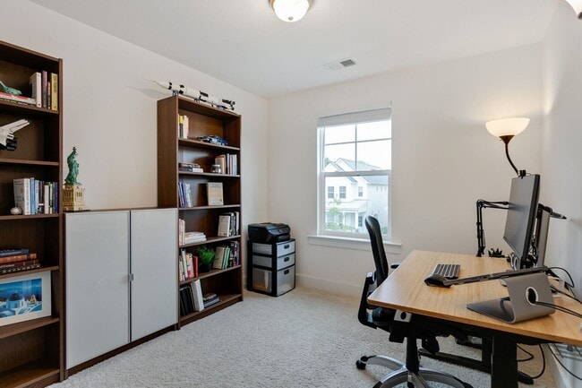 Building Photo - Franklin Townhome For Lease