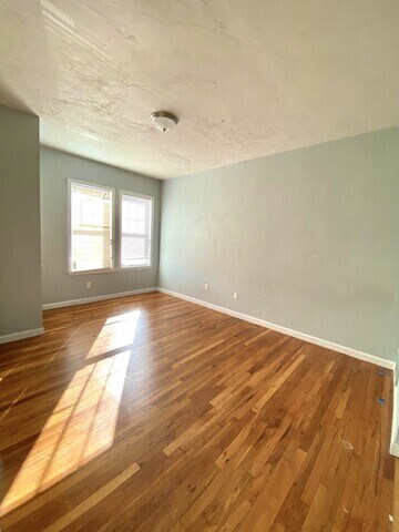 Building Photo - 945 Hyde Park Ave