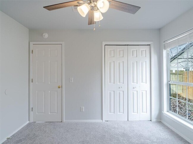 Building Photo - 2802 W Sunset Dr