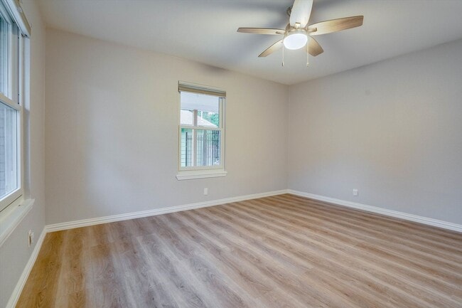 Building Photo - 600 Bramble Dr