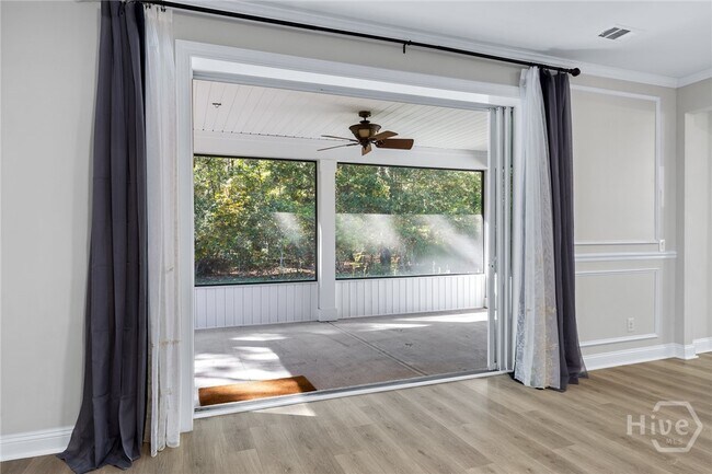 Building Photo - 241 Ridgewood Park Dr S