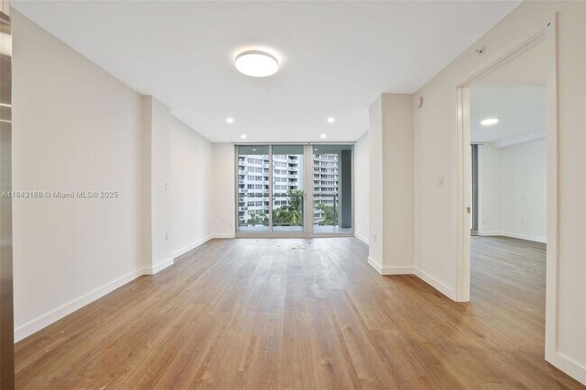 Building Photo - 1500 Bay Rd