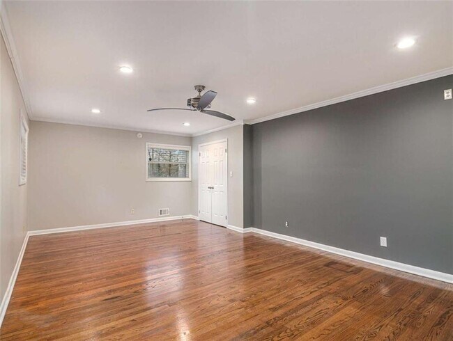 Building Photo - 3590 Cloudland Dr