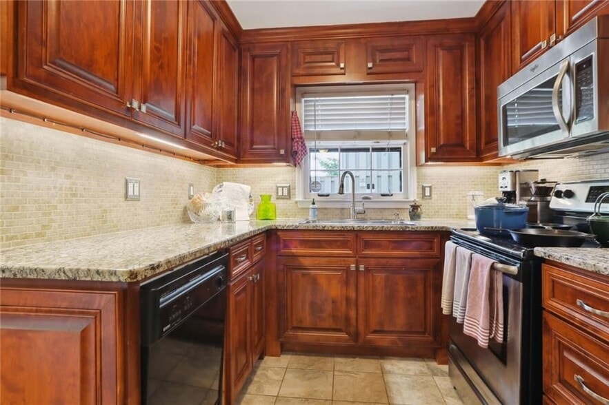 Building Photo - 73 La Rue Pl NW