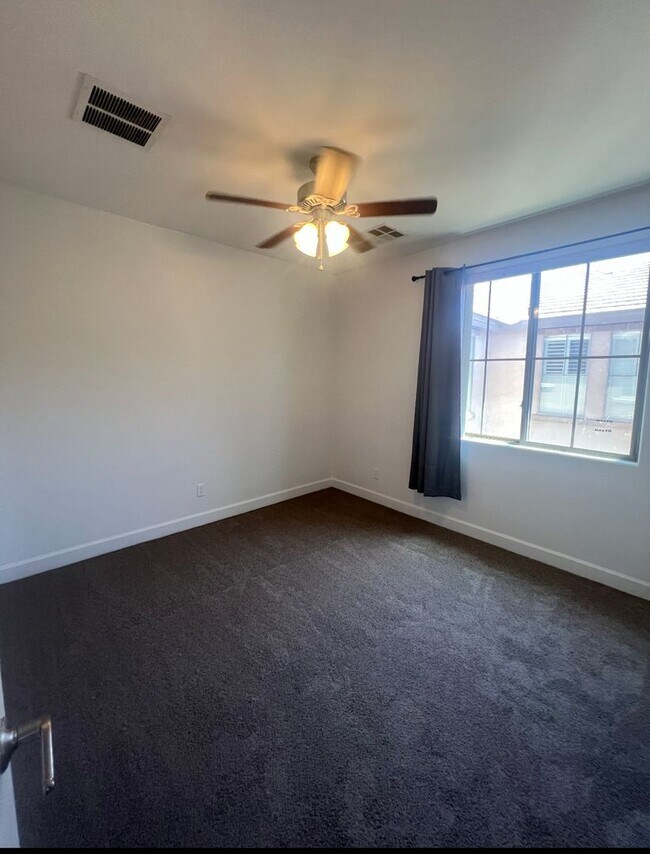 Building Photo - 3 bedroom in Higley Park