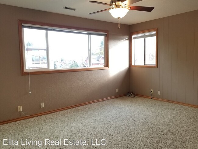 Building Photo - 2 br, 2 bath House - 4709 Phinney Ave N