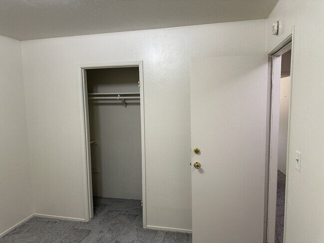 Building Photo - Welcome to Woodside Drive! Opportunity awa...