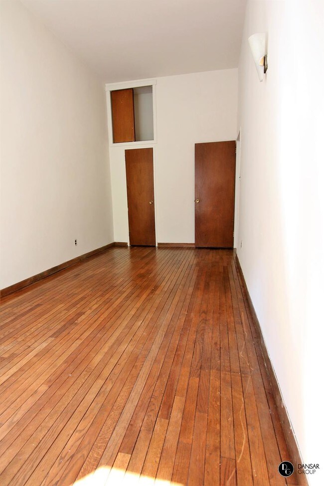 Building Photo - 309 West 76th Street