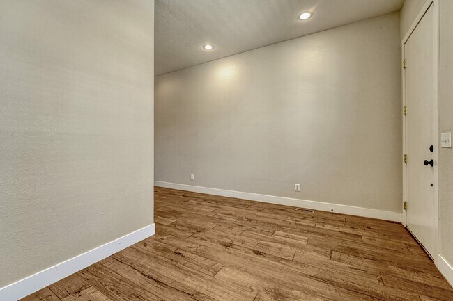 Building Photo - 534 S Lincoln St