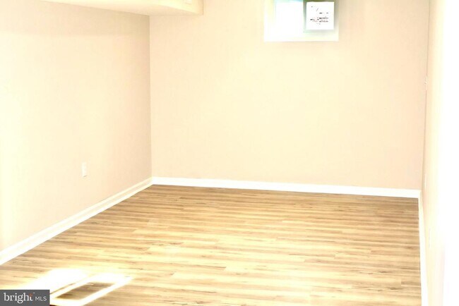 Building Photo - 147 Deacon Rd