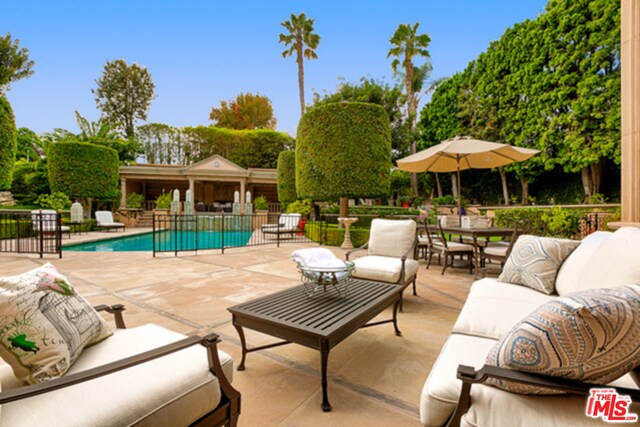 Building Photo - 817 Whittier Dr