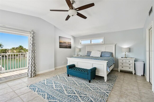 Building Photo - 2822 W Vina Del Mar Blvd