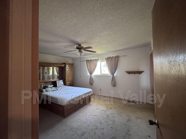 Building Photo - 4650 Dahlia Dr