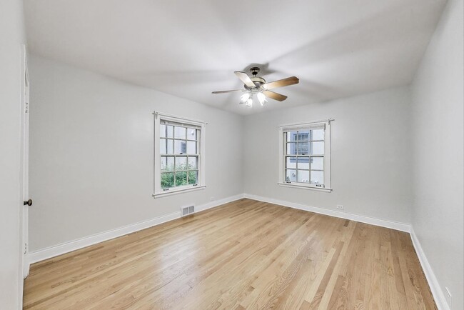 Building Photo - 537 N Washington St