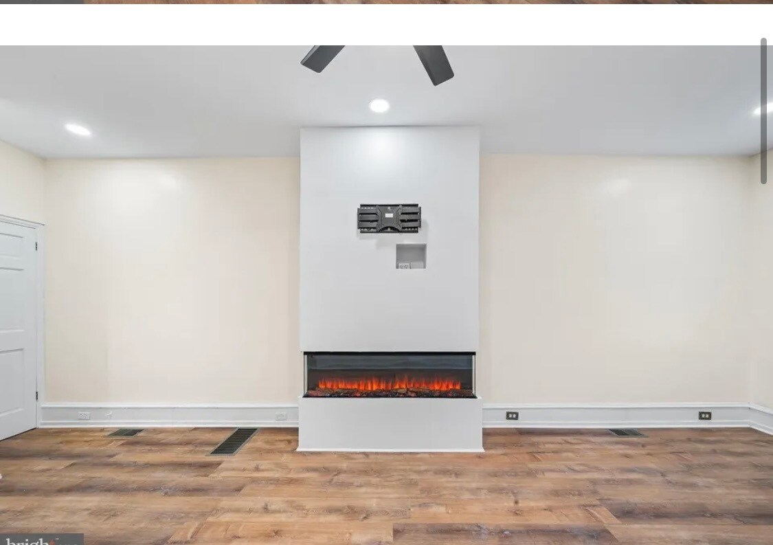 living room - 1114 Snyder Ave