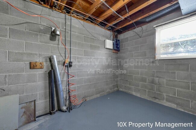 Building Photo - 907 Higbee Dr N