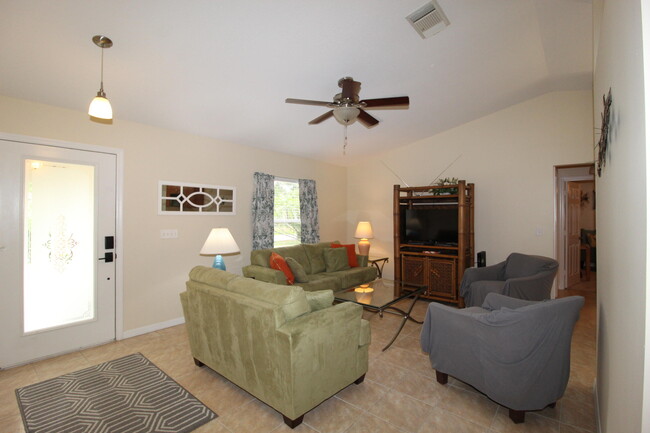 Building Photo - 5300 Seagrape Dr