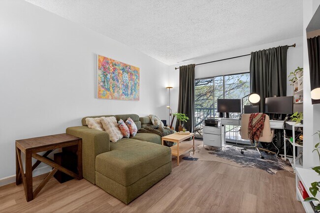 Building Photo - 318 38th St