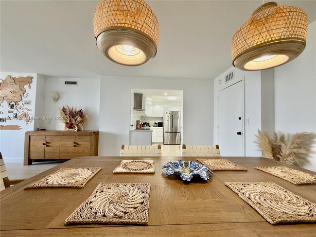 Building Photo - 3140 S Ocean Dr