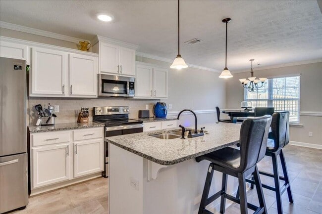 Building Photo - 934 Mulford Lp