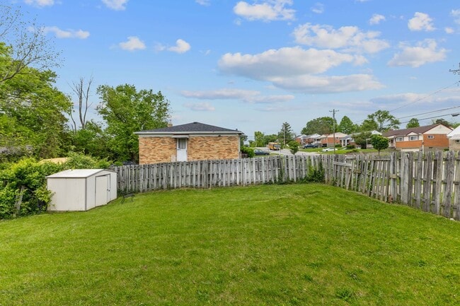 Building Photo - COLLEGE HILL- amazing 3 bedroom, 1.5 bathr...