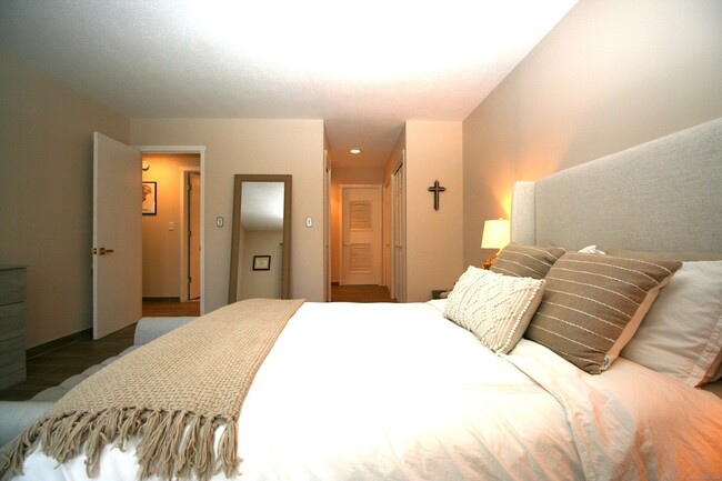 Building Photo - 7 Twin Oak Ct