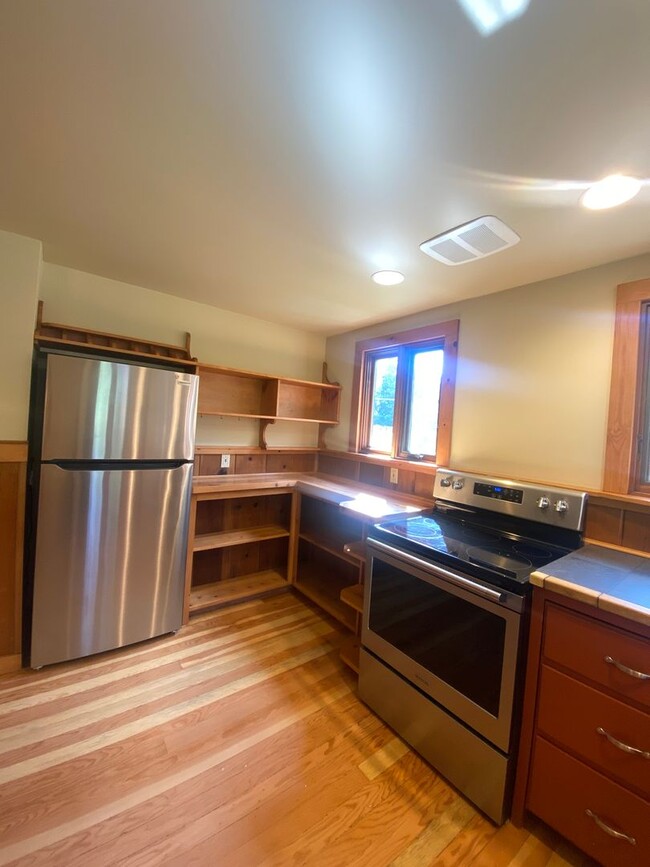 Building Photo - 3 Bedrooms | 2 Bath Home in Trout Lake, Wa...