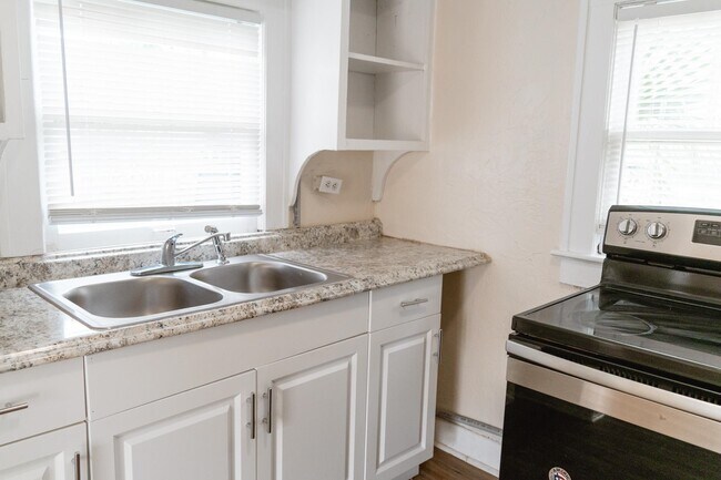 Building Photo - 515.5 N Monroe St