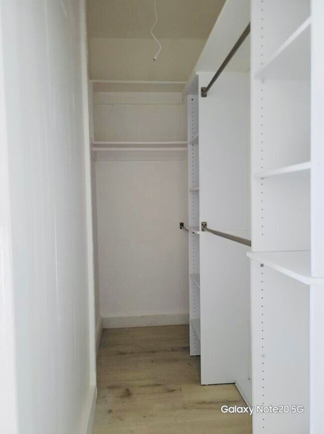 Building Photo - Free Rent until FEBRUARY 2026! Brand new" Cottage!  1-BR + den, totally remodeled!