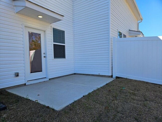 Building Photo - Welcome to The Falls!