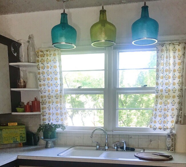 Building Photo - 411 W Arthur St