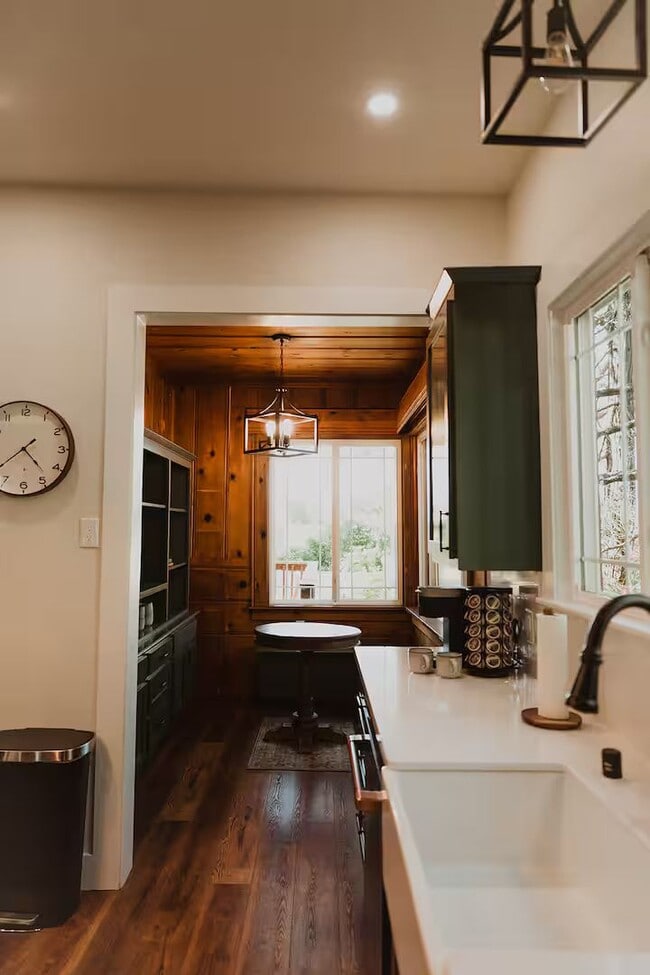 Building Photo - Beautiful and Bright Vintage Home – Fully Furnished