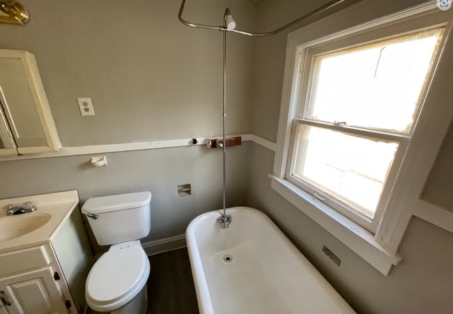 Building Photo - SECTION 8 and EDEN Accepted!! Spacious New...