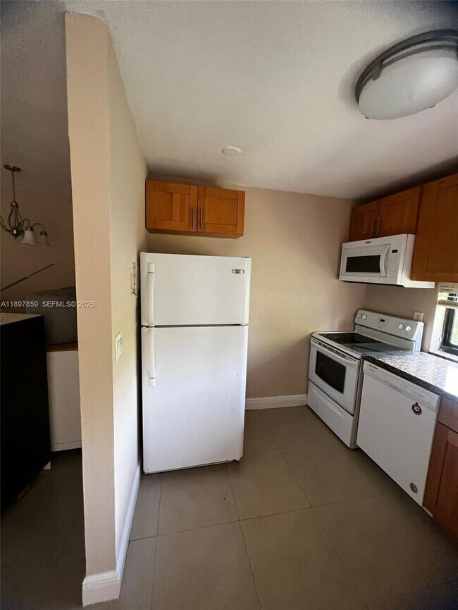 Building Photo - 17021 N Bay Rd