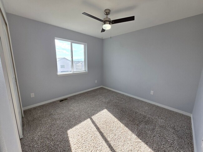 Building Photo - Gorgeous 4 Bed 3 bath Home In Lorson Ranch!!