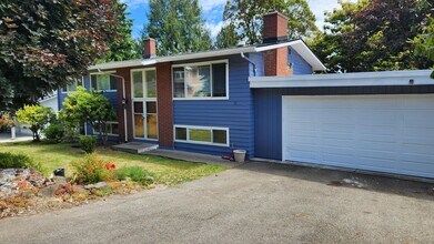 Building Photo - 15822 5th Pl S