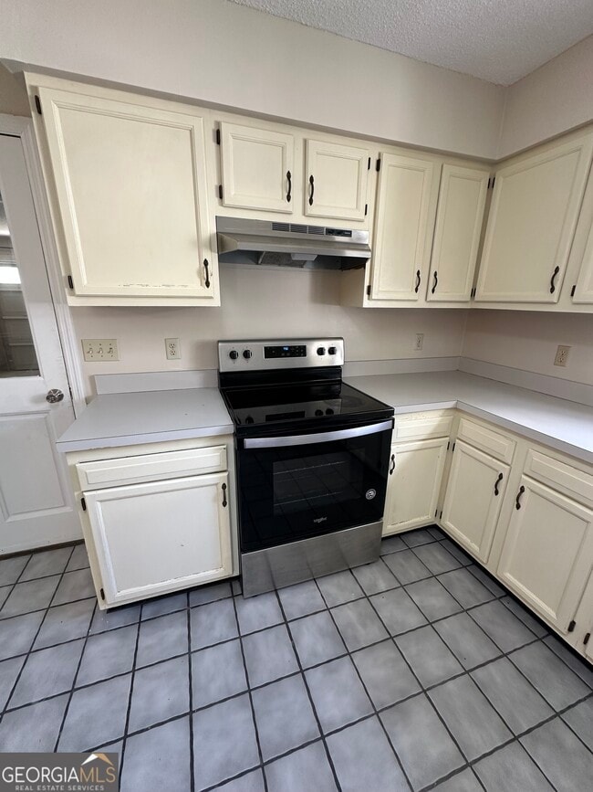 Building Photo - 214 Cypress Dr