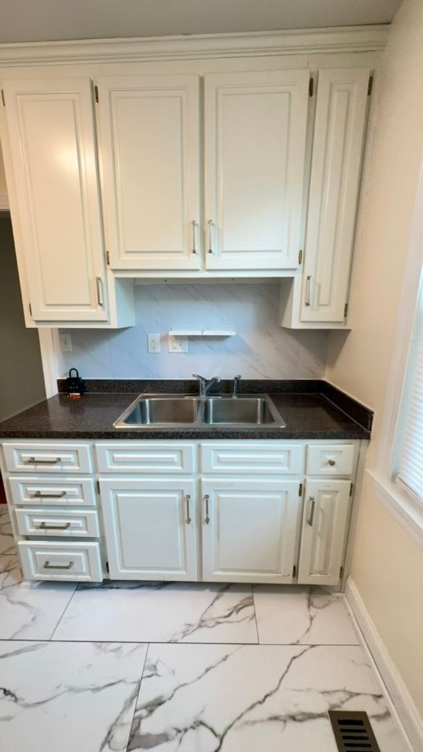 Building Photo - Bright & Modern 1-Bedroom Condo in Heathwood Court – Walkable & Inviting ~ Available May 2026!