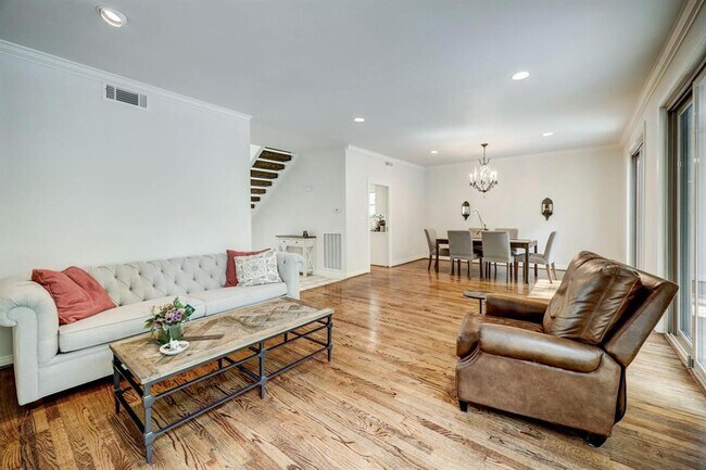 Building Photo - 201 Vanderpool Ln