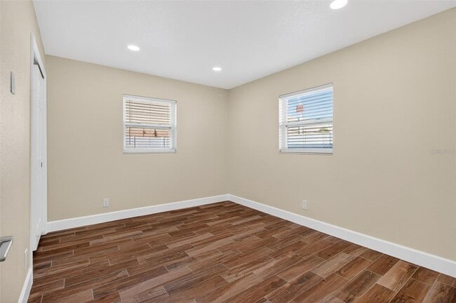 Building Photo - 3117 W La Salle St