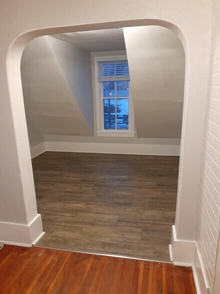 Building Photo - 330 Gwinn Ave