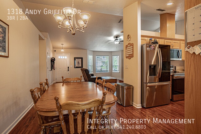 Building Photo - 1318 Andy Griffith Dr