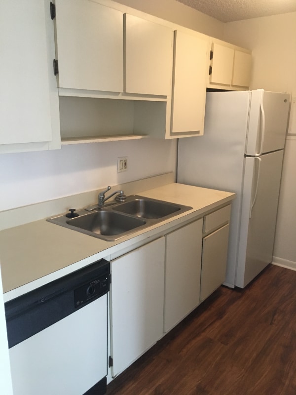 Building Photo - 643 Executive Center Dr