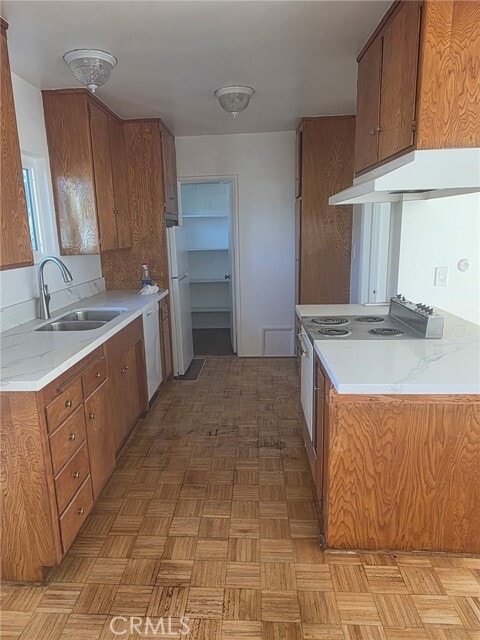 Building Photo - 928 W Angeleno Ave